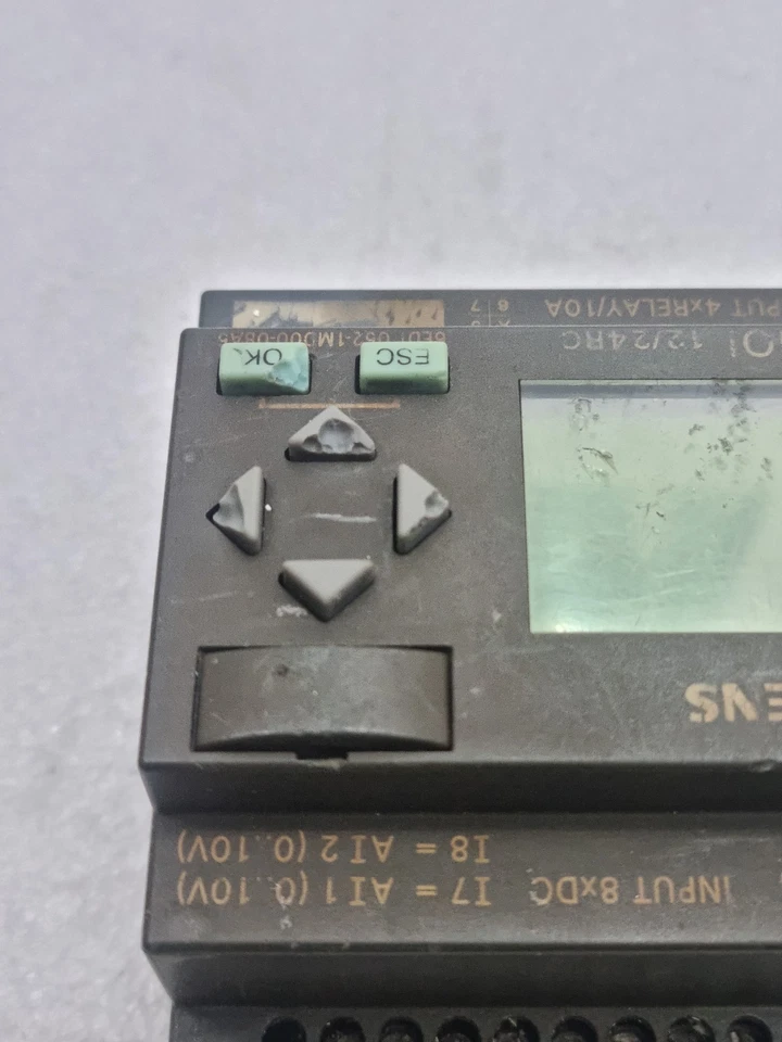 SIEMENS 6ED1052-1MD00-0BA5 LOGO 12/24RC DC 12/24V (USED CONDITION)
